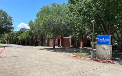 Travelodge by Wyndham Arlington/Dallas Area