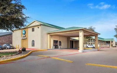 Best Western Cedar Inn