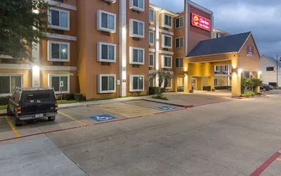 Quality Inn & Suites West Chase
