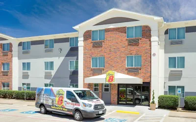 Super 8 by Wyndham Bedford DFW Airport West