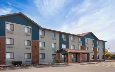 Super 8 by Wyndham Romeoville Bolingbrook