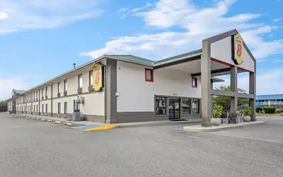 Super 8 by Wyndham Valdosta GA I-75