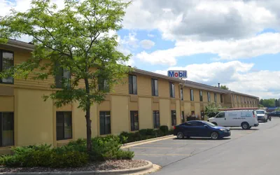 Super 8 by Wyndham Germantown/Milwaukee