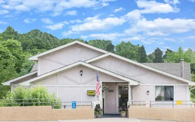 Super 8 by Wyndham Pittsburgh PA Airport/University Area