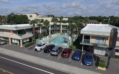 Royal Palace Inn & Suites