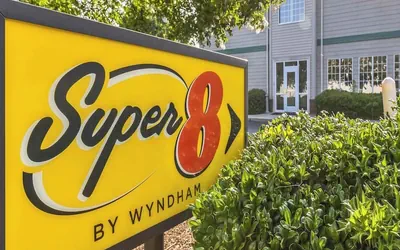 Super 8 by Wyndham Smithfield/Selma