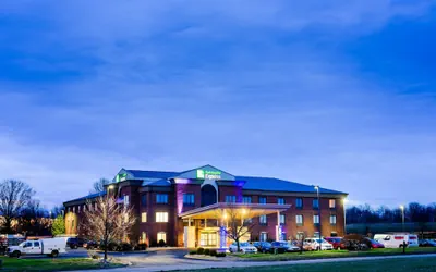 Holiday Inn Express & Suites Shelbyville by IHG