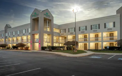 HomeTown Inn by Red Roof East Syracuse