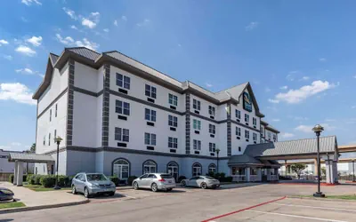 Quality Inn & Suites I-35 E / Walnut Hill