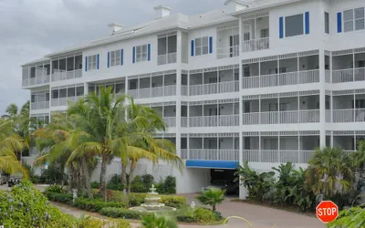 Olde Marco Island Inn and Suites