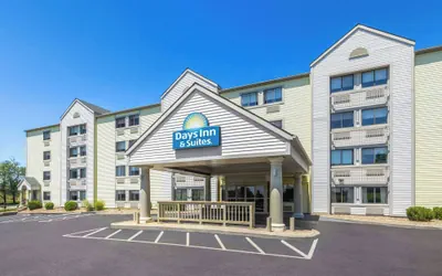 Days Inn & Suites by Wyndham Kansas City South