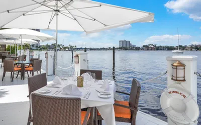 The Pillars Hotel & Club