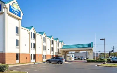 Days Inn & Suites by Wyndham Ridgeland