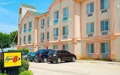 Super 8 by Wyndham Irving/DFW Apt/North