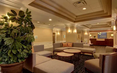Holiday Inn Express & Suites Alpharetta - Windward Parkway by IHG