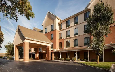 Best Western Plus Kalamazoo Suites
