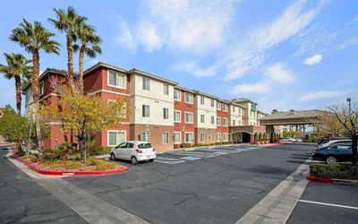 La Quinta Inn & Suites by Wyndham Las Vegas Red Rock