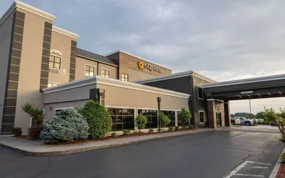 La Quinta Inn & Suites by Wyndham Knoxville East