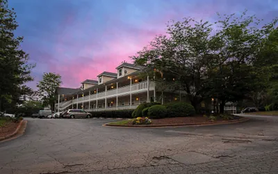 HomeTowne Studios by Red Roof Atlanta - Lawrenceville