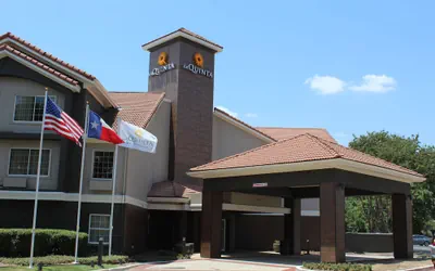 La Quinta Inn & Suites by Wyndham Dallas - Addison Galleria