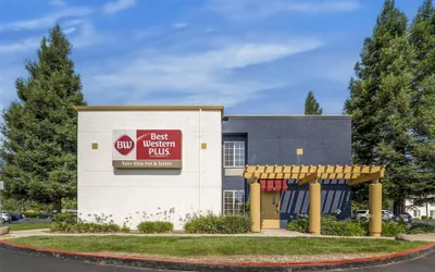 Best Western Plus Twin View Inn & Suites