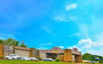 Days Inn by Wyndham Southern Hills/ORU