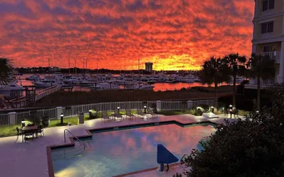 Courtyard Charleston Waterfront by Marriott