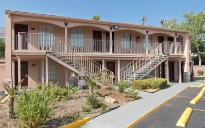 Days Inn by Wyndham Market Center Dallas Love Field