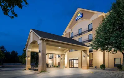 Days Inn & Suites by Wyndham Cedar Rapids
