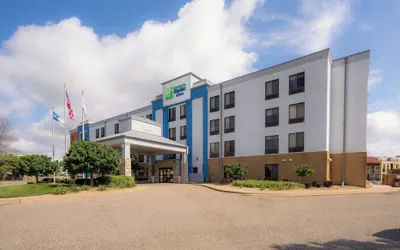 Holiday Inn Express Hotel & Suites Minneapolis-Minnetonka by IHG