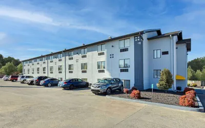 Super 8 by Wyndham Johnson City