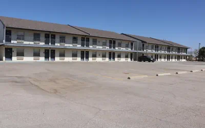 Super 8 by Wyndham Hobbs