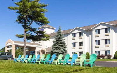Sleep Inn & Suites Bay View Acme - Travers City
