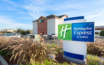 Holiday Inn Express & Suites Watsonville by IHG