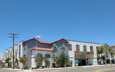 Holiday Inn Express Hotel & Suites Hermosa Beach by IHG