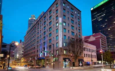 Holiday Inn Express and Suites Atlanta Downtown by IHG