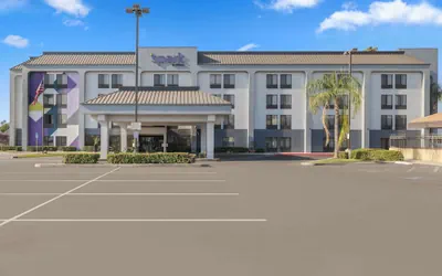 Spark by Hilton Bakersfield Central