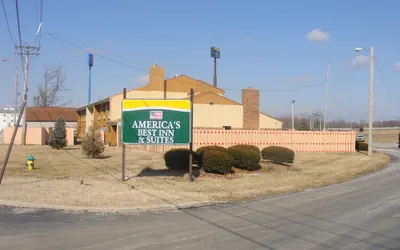 Days Inn & Suites by Wyndham Caseyville