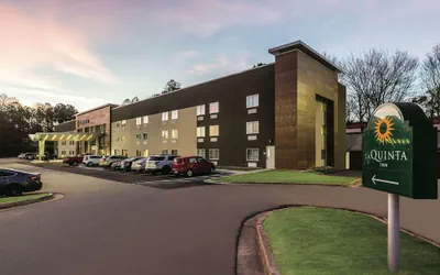 La Quinta Inn & Suites by Wyndham Atlanta Midtown - Buckhead