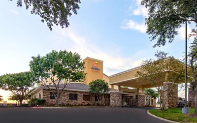 Comfort Suites NW Dallas Near Love Field