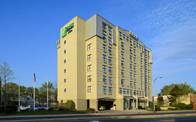 Holiday Inn Express & Suites Boston - Cambridge by IHG