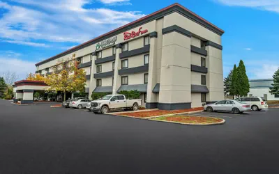 HomeTowne Studios by Red Roof Flint