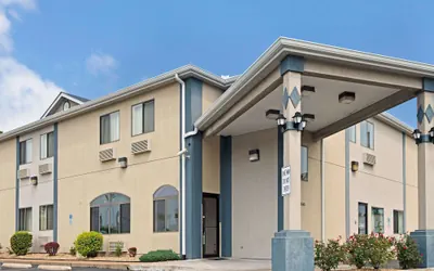 Travelodge by Wyndham St. Louis