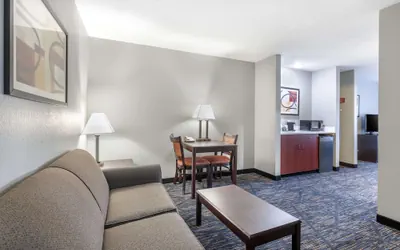 Quality Inn & Suites Lincoln North