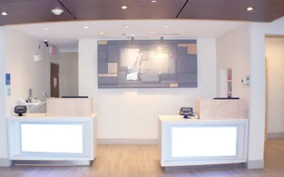 Holiday Inn Express & Suites Plainview by IHG