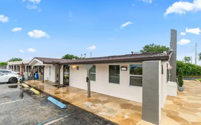 Super 8 by Wyndham Lantana West Palm Beach