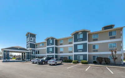 Clarion Pointe Indianapolis Airport