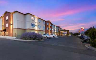 Best Western Plus The Four Corners Inn