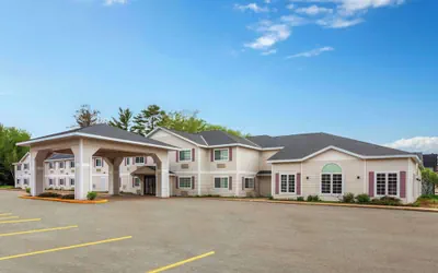 AmericInn by Wyndham Eagle River Downtown