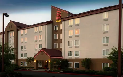 Red Roof Inn PLUS+ Long Island - Garden City